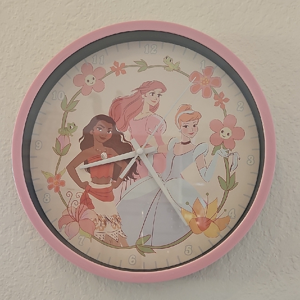 Disney Princess Wall Clock, Pink, EUC
